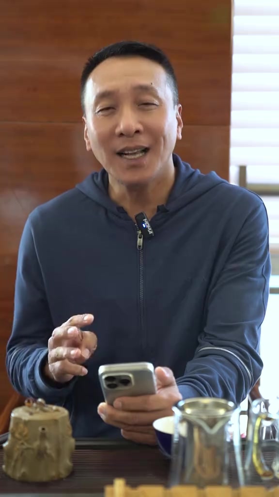 j9九游真人游戏第一平台李群预测季后赛：广东广厦会师总决 感情上讲认为宏远有机会夺冠