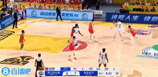 j9九游会官方登录来势汹汹！北京精彩配合 周琦内线接球转身面对空篮双手暴扣